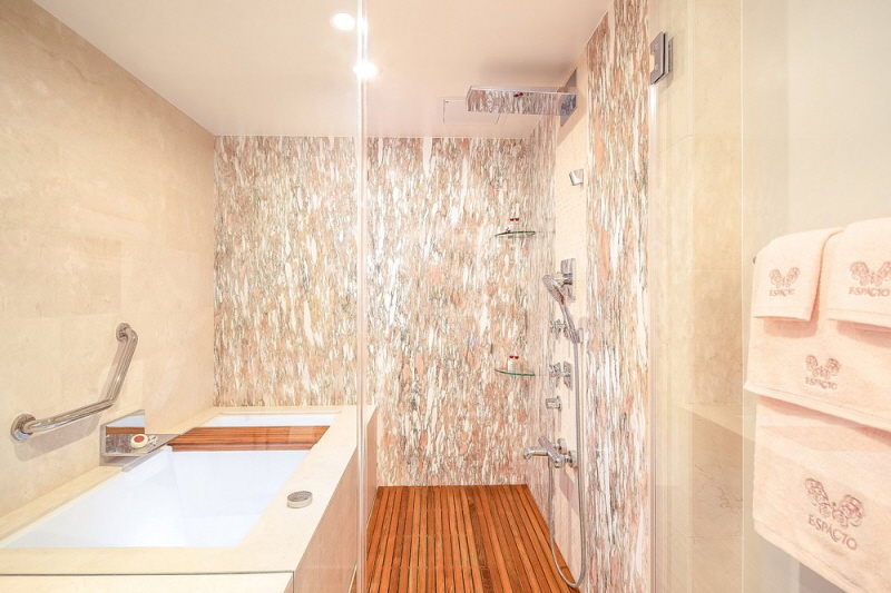 %255BResized%255Dluxury-suite-master-bathroom.jpg
