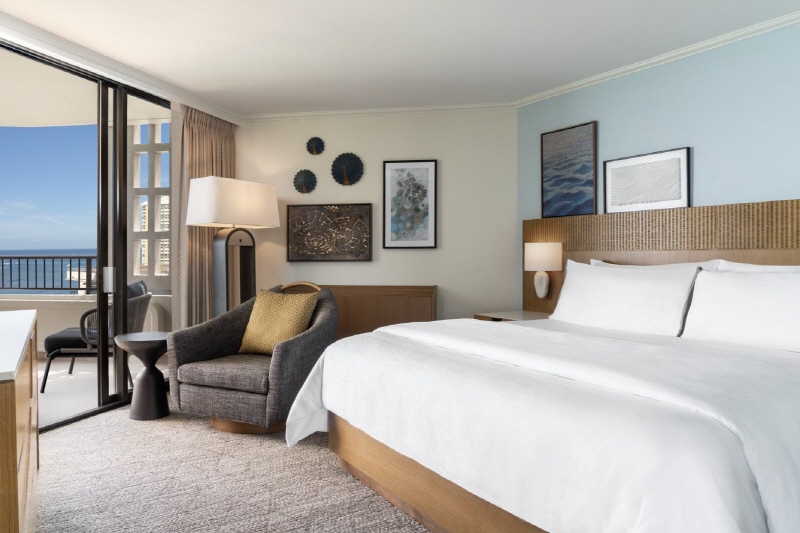%255BResized%255Dwi-hnlwi-suite-bedroom-view-19413_Classic-Hor.jpg